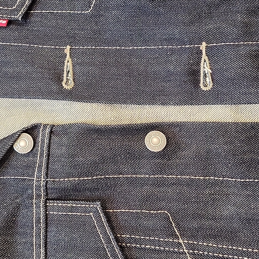Levi's Men's 1990s Relaxed Fit Trucker  Dark Blue Denim Jacket - Picture 8 of 14